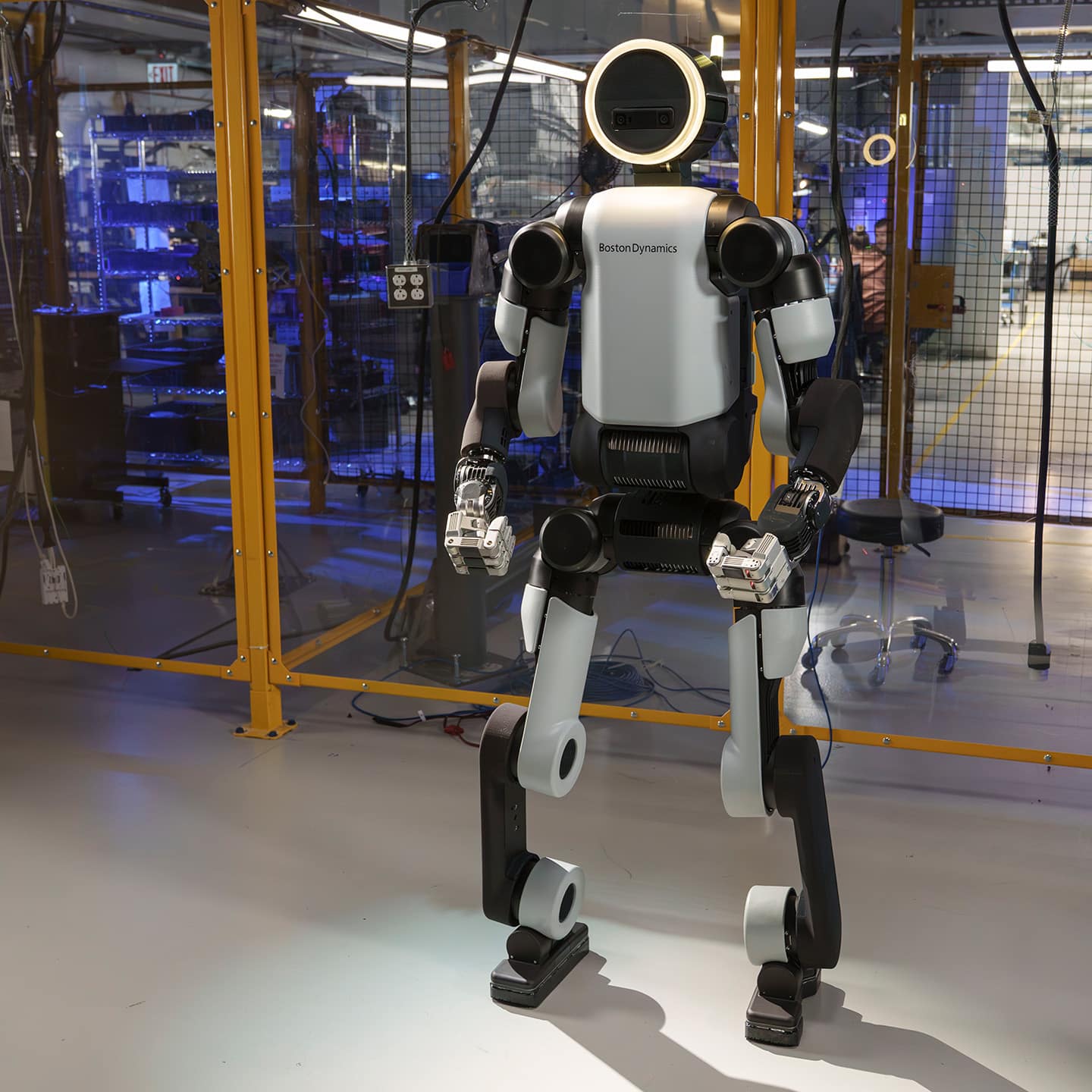 Boston Dynamics y Google DeepMind se alían para darle "cerebro" al robot humanoide Atlas